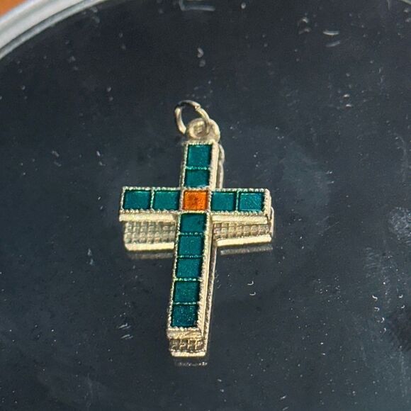 Vintage Green Enamel painted Gold Tone Cross Pendant - Picture 1 of 4